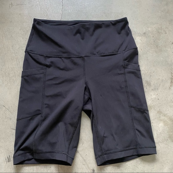 Yogalicious Pants - Black yogalicious biker shorts with pockets size small